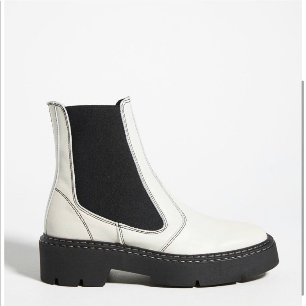 NWOT Anthropologie white Chelsea boots
